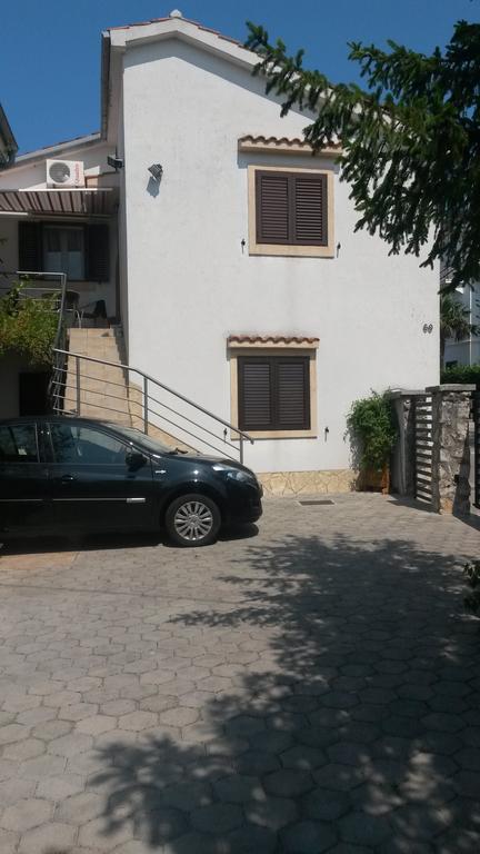 Apartmani Bozic-Omisalj Exterior photo
